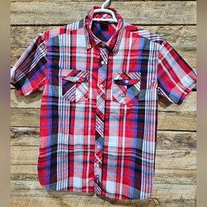 Southpole short sleeve button-up shirt with collar and pockets‎ size large